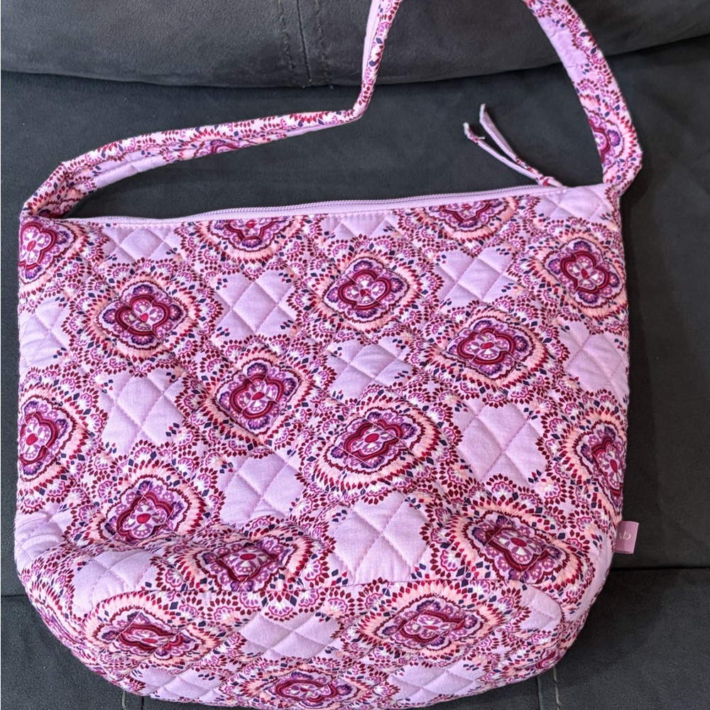 Vera Bradley outlet slouchy bucket shoulder bag in lavender medallion